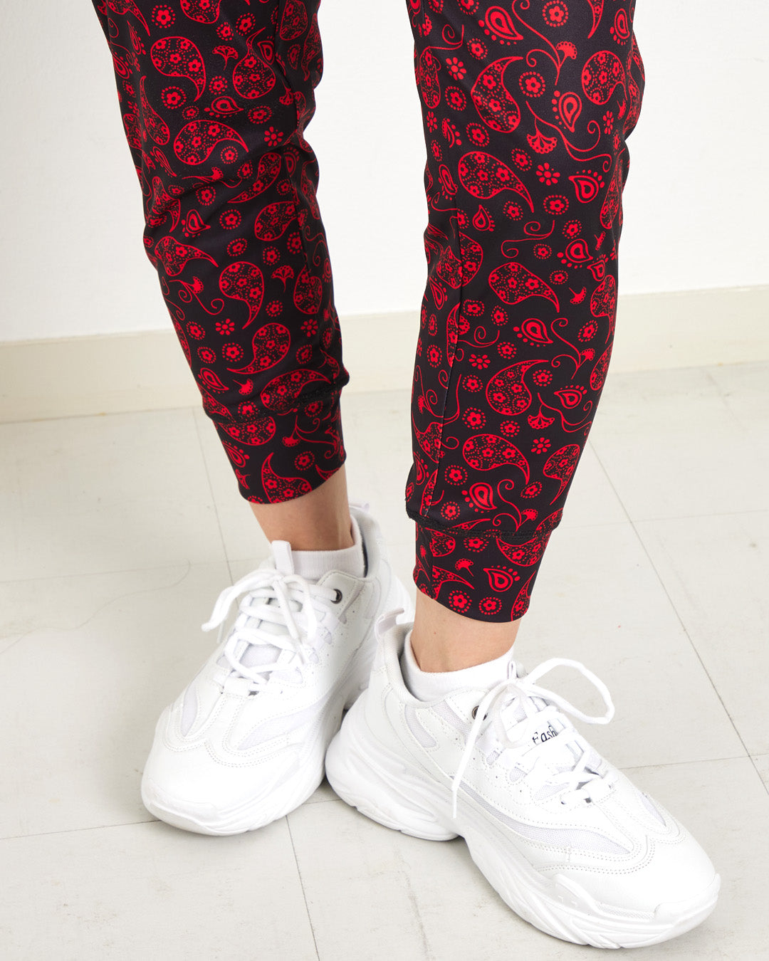 ペイズリークラップ クロップドパンツ CE25030 - BLACKRED – clap