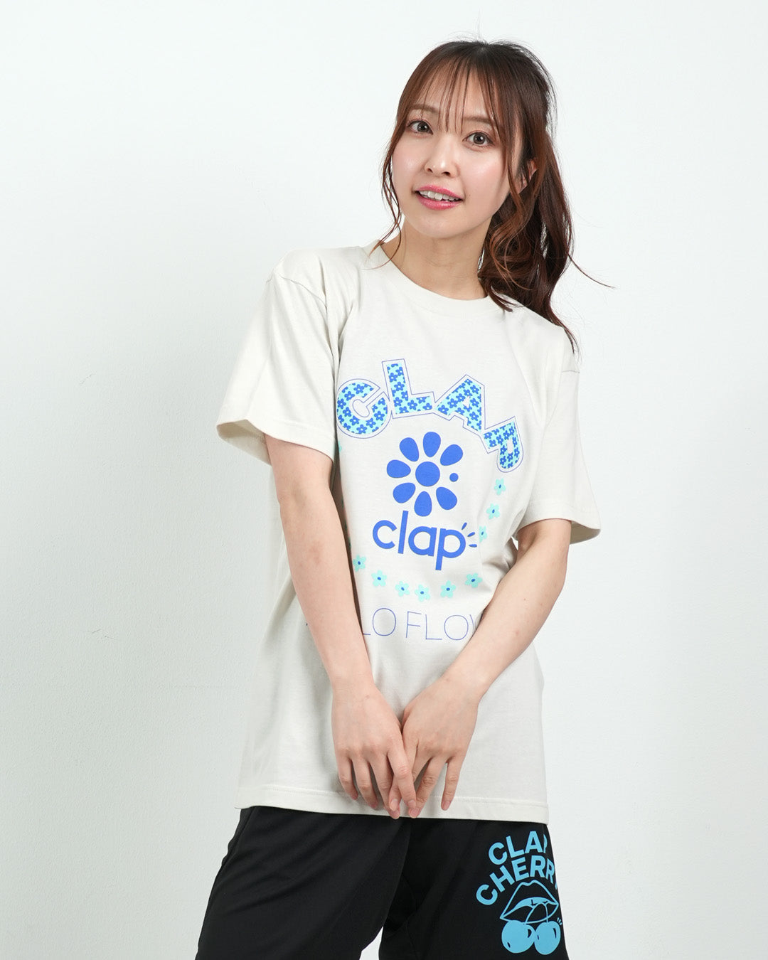 clap フィットネス　セットアップ　クロップドパンツ&Ｔシャツ　美品 clap フィットネス セットアップ クロップドパンツ&Tシャツ 美品